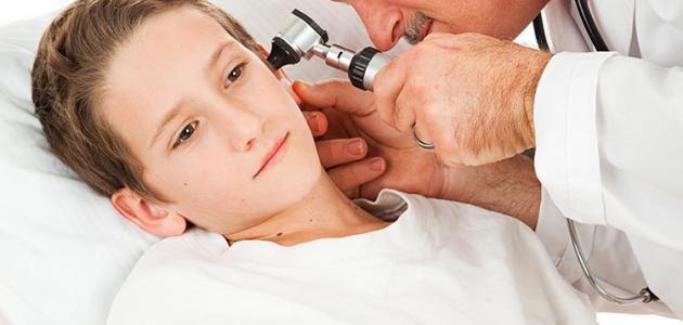 ما هي اسباب واعراض وعلاج التهاب الاذن الوسطى والدوخة ؟