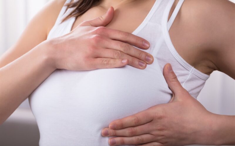 هل اختفاء الم الثدي من علامات الحمل