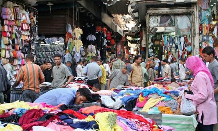 تأثير عيد الفطر المبارك على الاقتصاد المصري: زيادة الإنفاق والتسوق في أسواق العيد